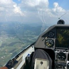 Flugwegposition um 13:34:43: Aufgenommen in der Nähe von Gemeinde Tulwitz, Österreich in 1684 Meter